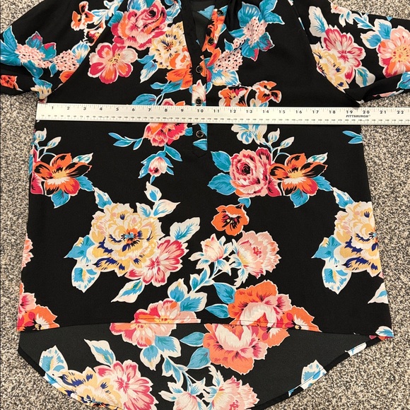 Yumi Kim Floral V-Neck Long Sleeve Blouse Black Pink & Blue Flowers Sz S - Picture 10 of 10